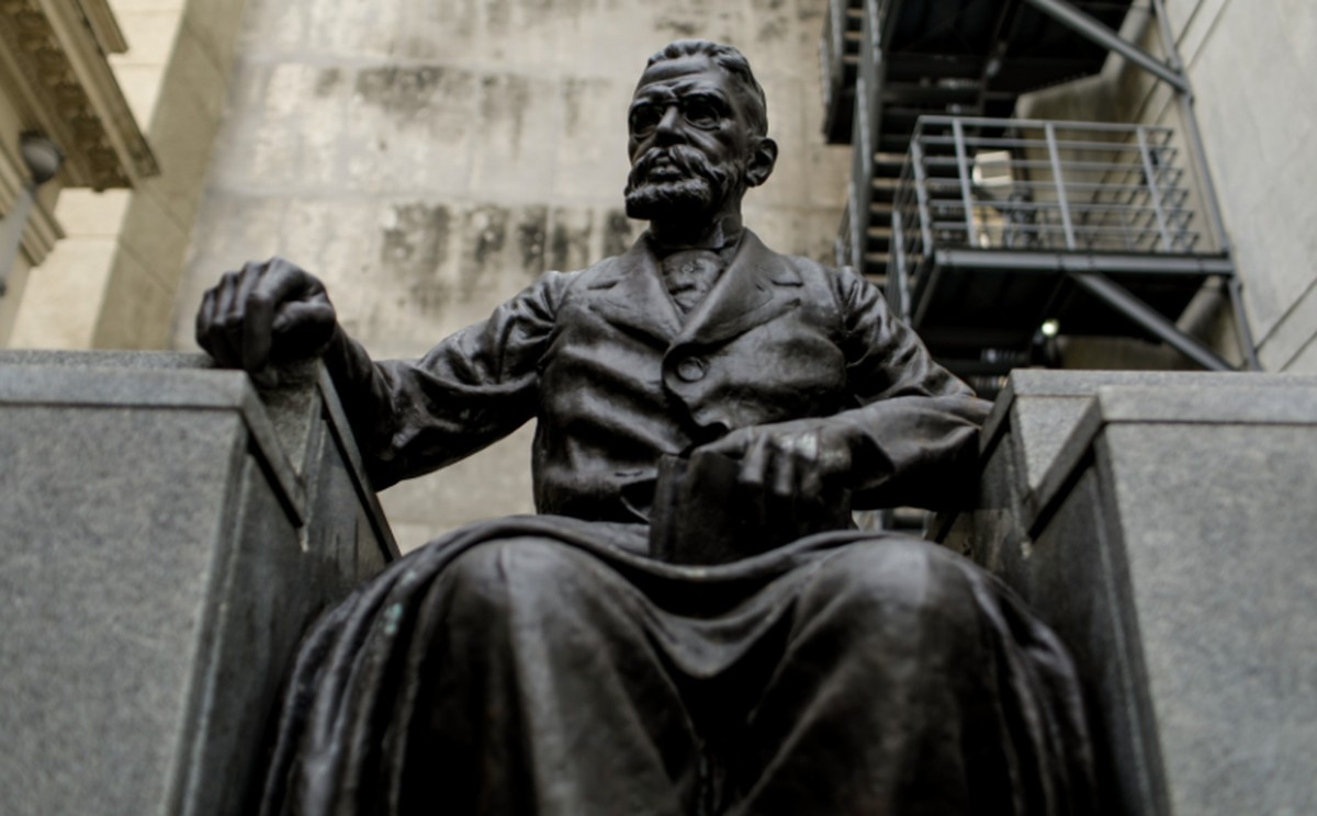 Monumento para Machado de Assis na Academia Brasileira de Letras (Foto: Gabriel de Paiva/Agência O GLOBO)