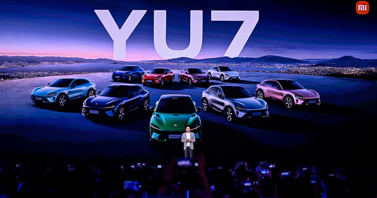 Xiaomi supera Apple ao lançar seu segundo carro elétrico e critica fracassos da gigante Americana investiu US$ 10 bilhões na tentativa de fabricar um veículo e desistiu, enquanto a chinesa disse ter recebido mais de 289.000 pedidos para seu novo utilitário esportivo (Foto: WANG ZHAO)