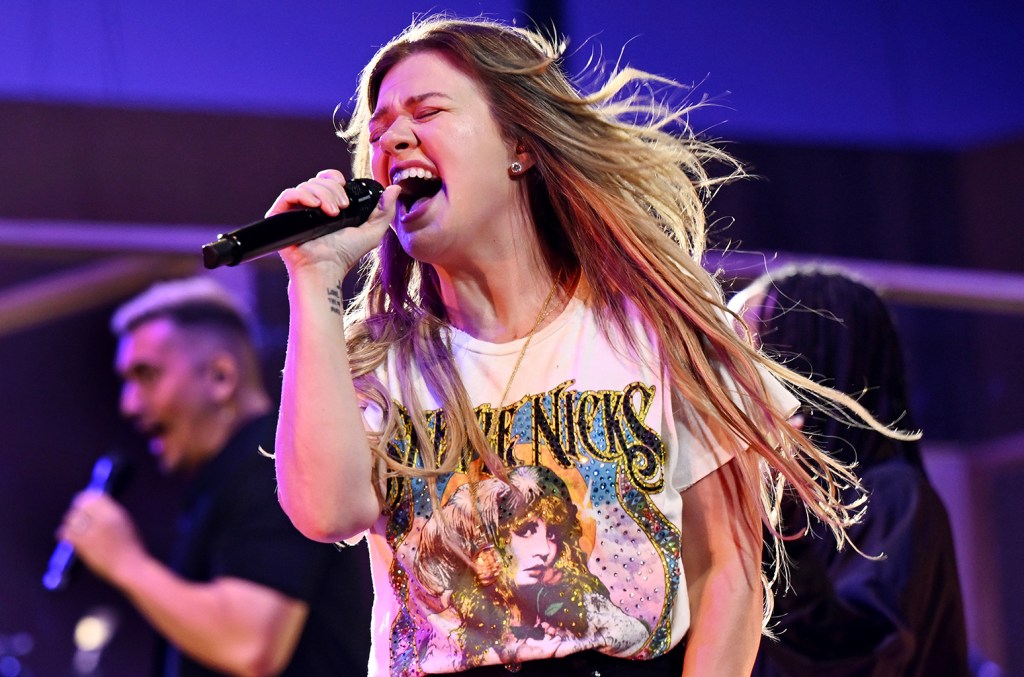 Kelly Clarkson apresenta todas as suas versões no 'Studio Sessions' em Las Vegas Kellyoke se mudou além de 'The Kelly Clarkson Show' e agora está em Las Vegas para apresentações noturnas em sua residência "Studio Sessions". (Foto: Reprodução)