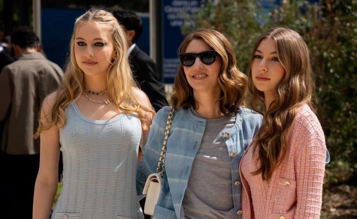 Filhas de Sofia Coppola desfilam estilo e charme na Semana de Moda de Paris Sofia Coppola e filhas (Foto: ho_houchi/Instagram)