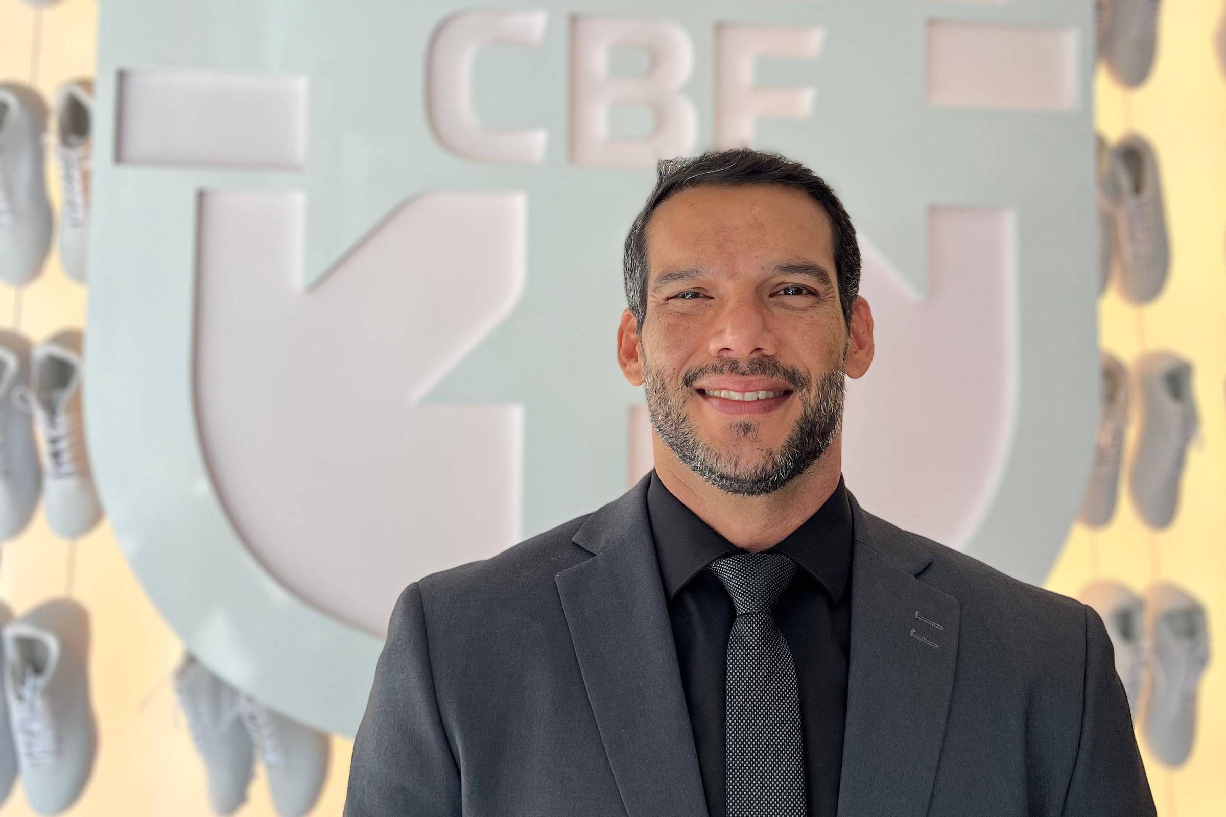 Samir Xaud, presidente da CBF, ordena volta das transmissões de futebol ao vivo em canal da entidade (Foto: Reprodução)