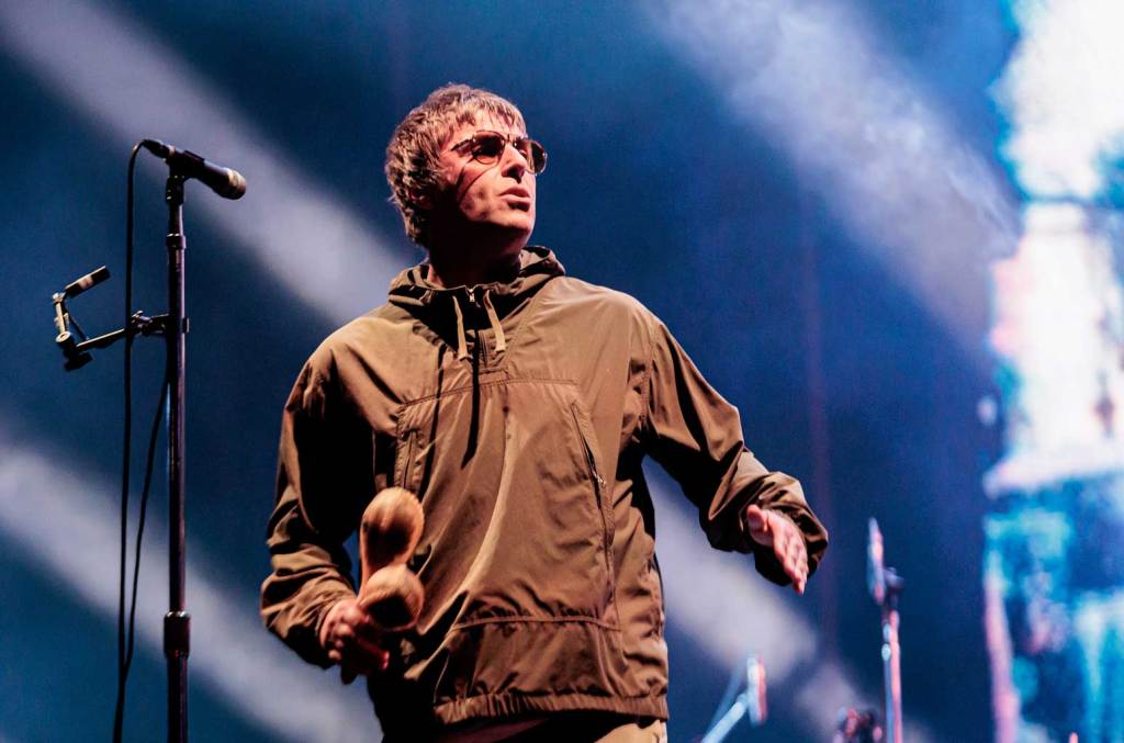 Liam Gallagher se desculpa por usar termo racista e afirma que não foi intencional Liam Gallagher, do Oasis, pediu desculpas por usar um termo racial, dizendo aos seguidores que qualquer ofensa causada não foi "intencional". (Foto: Reprodução)