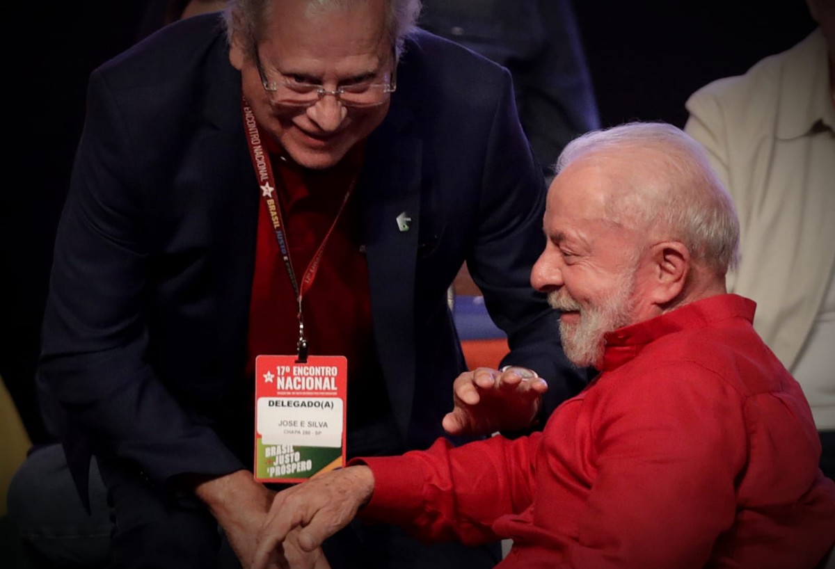 Lula homenageia ex-condenados da Lava-Jato e Mensalão em evento do PT José Dirceu e Lula em evento do PT em Brasília (Foto: Cristiano Mariz/Agência O Globo)
