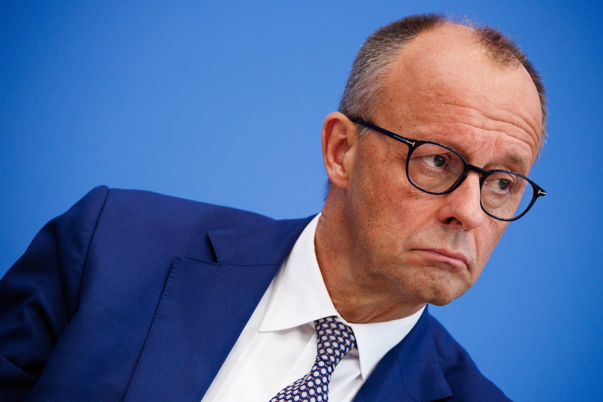 O chanceler alemão, Friedrich Merz, durante sua primeira conferência de imprensa de verão, nesta sexta-feira em Berlim. (Foto: CLEMENS BILAN/EFE)