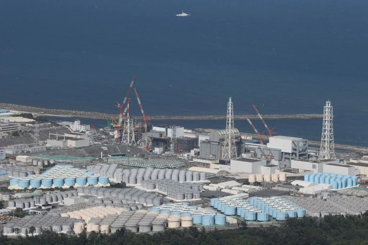 Trabalhadores da usina de Fukushima evacuam após alerta de tsunami no Japão Trabalhadores da usina de Fukushima evacuam após alerta de tsunami no Japão