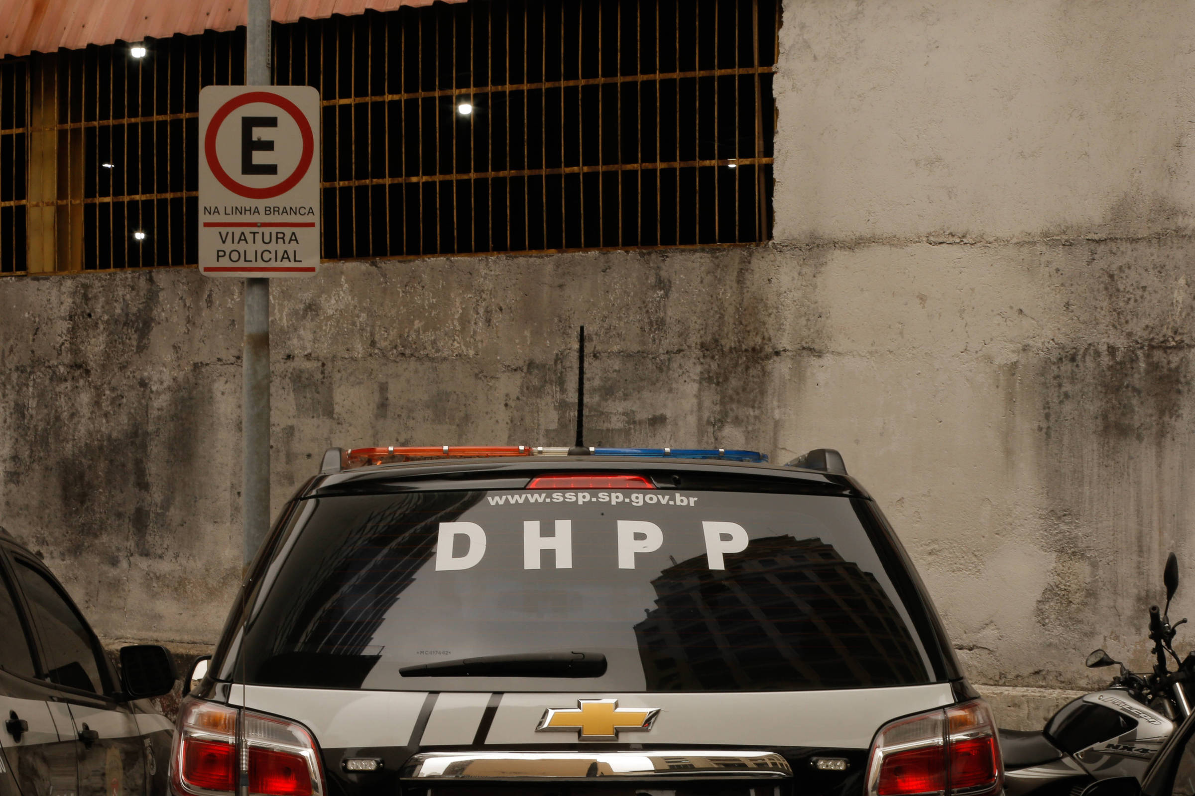 Viatura do DHPP (Departamento Estadual de Homicídios e de Proteção à Pessoa), responsável por investigar mortes com autoria desconhecida (Foto: Pedro Affonso - 16.jul.24/Folhapress)