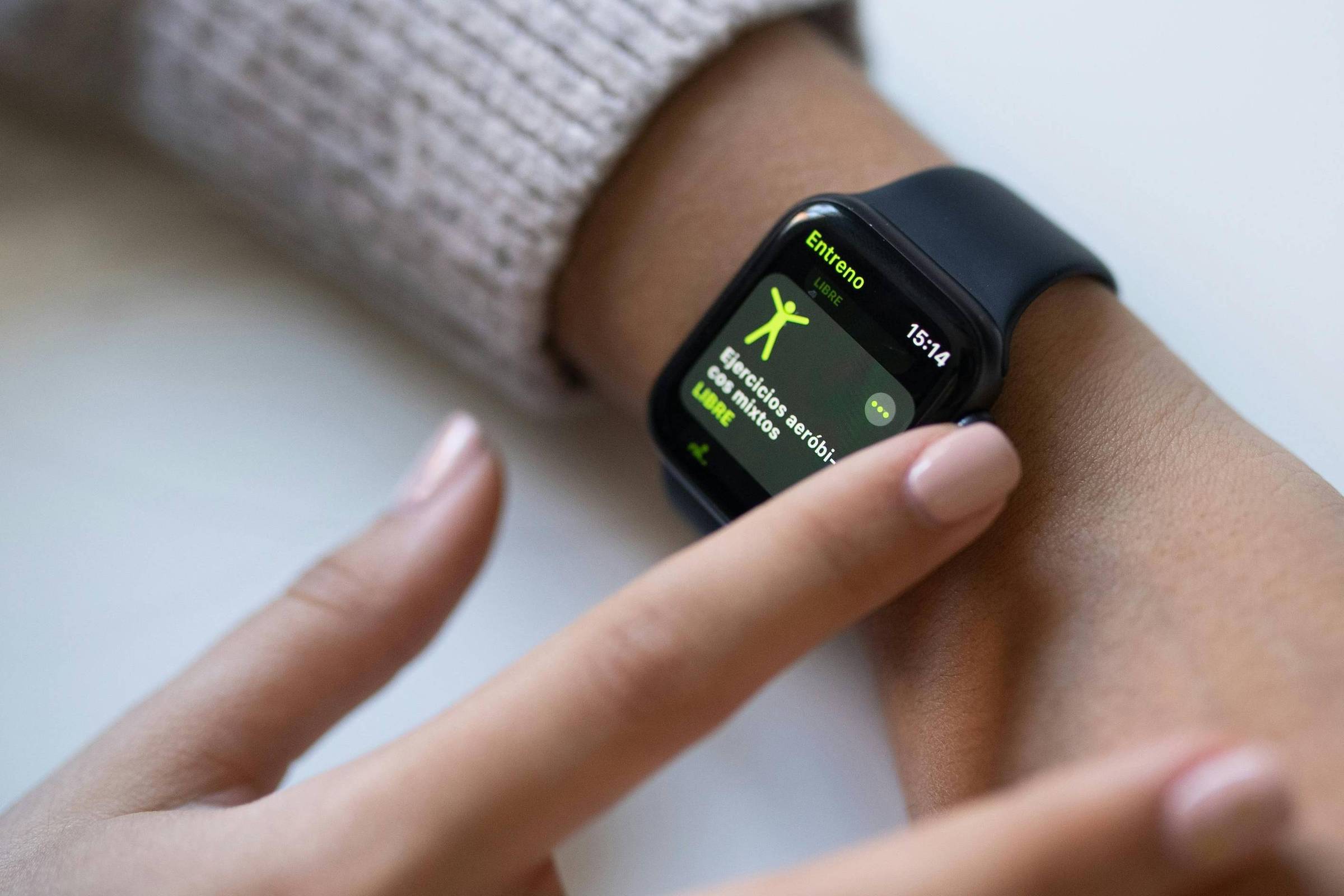 Apps de contagem de calorias podem desencadear transtornos alimentares em usuários Relógio inteligente registra atividade física (Foto: Dario Fernandez Ruz/Pexels)