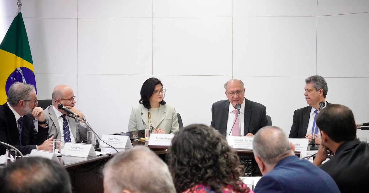 Ministros pedem diálogo com empresários para discutir aumento de tarifas Ministros se reúnem com empresários após anúncio de tarifaço dos EUA (Foto: Cadu Gomes/VPR)