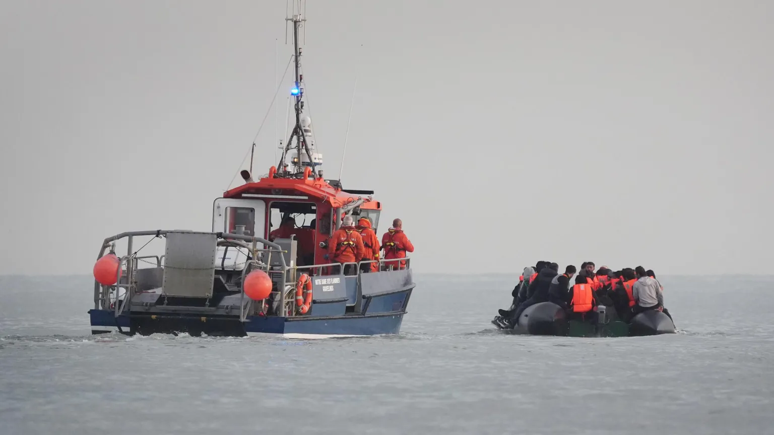 França e Reino Unido avançam em acordos sobre imigração por pequenas embarcações Foto: PA Media