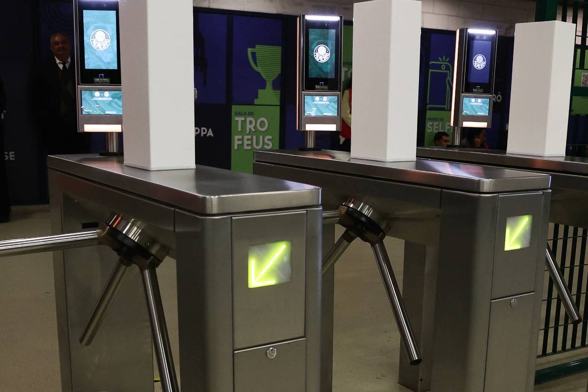 Reconhecimento facial se torna obrigatório e combate cambismo em eventos Catracas de reconhecimento facial para acesso ao Allianz Parque (Foto: Divulgação/Palmeiras)