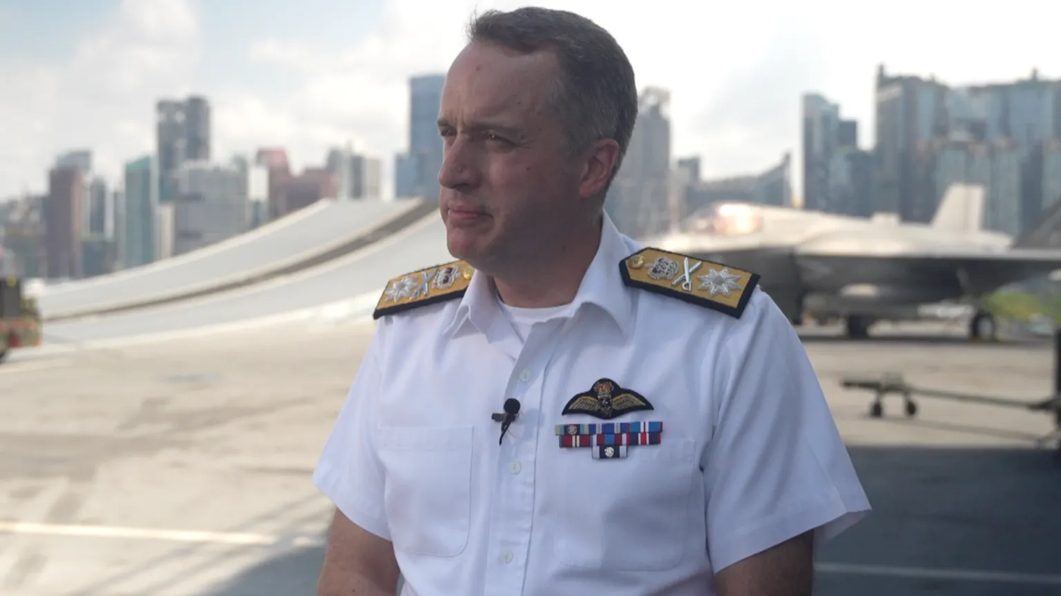 Porta-aviões britânico realiza missão rara no Pacífico A implantação do HMS Prince of Wales demonstra o compromisso contínuo com a região (Foto: BBC)