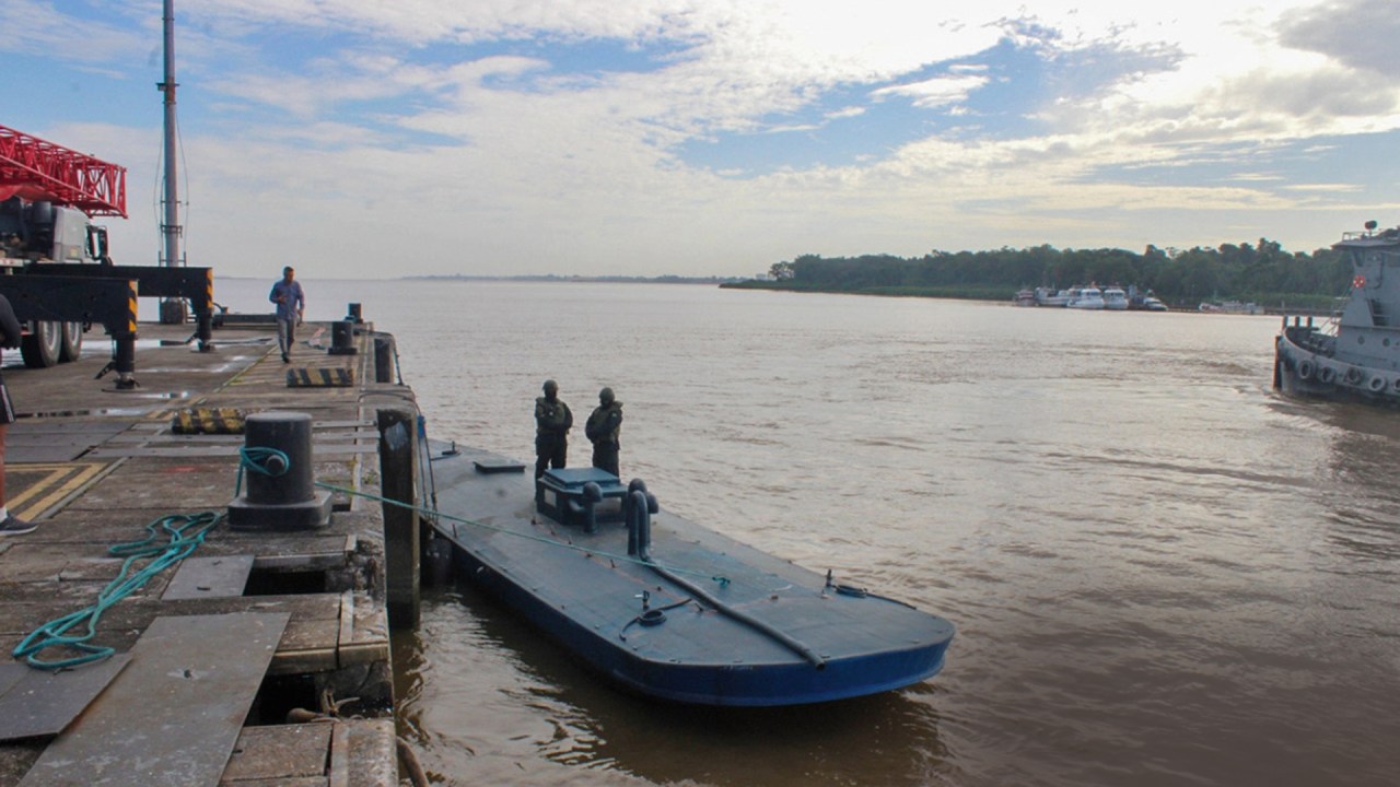 Submersível apreendido na Ilha de Marajó, no Pará: embarcação seria usada para levar drogas à Europa (Foto: Erick Gomes/.)