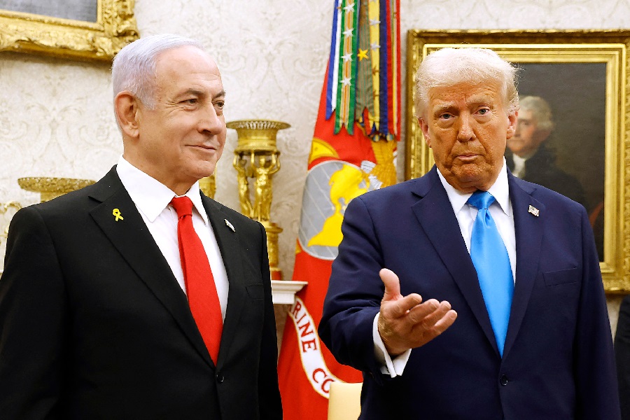 Primeiro-ministro de Israel, Benjamin Netanyahu, ao lado do presidente dos Estados Unidos, Donald Trump, durante encontro na Casa Branca, em Washington (Foto: Anna Moneymaker / GETTY IMAGES NORTH AMERICA / Getty Images/AFP)