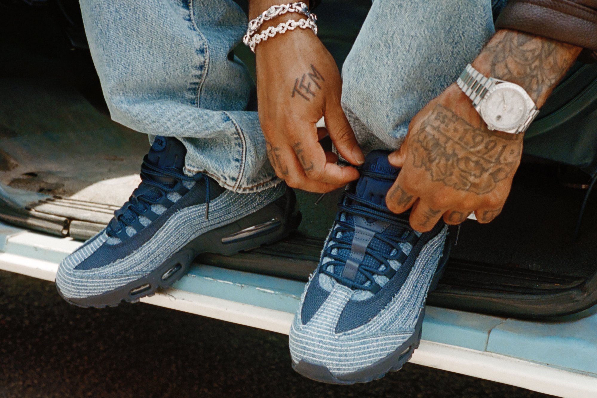 Nike Air Max 95 ganha nova versão em colaboração com a Levi’s Colaboração entre Levi’s e Nike: recria tênis ícone. (Foto: Divulgação)