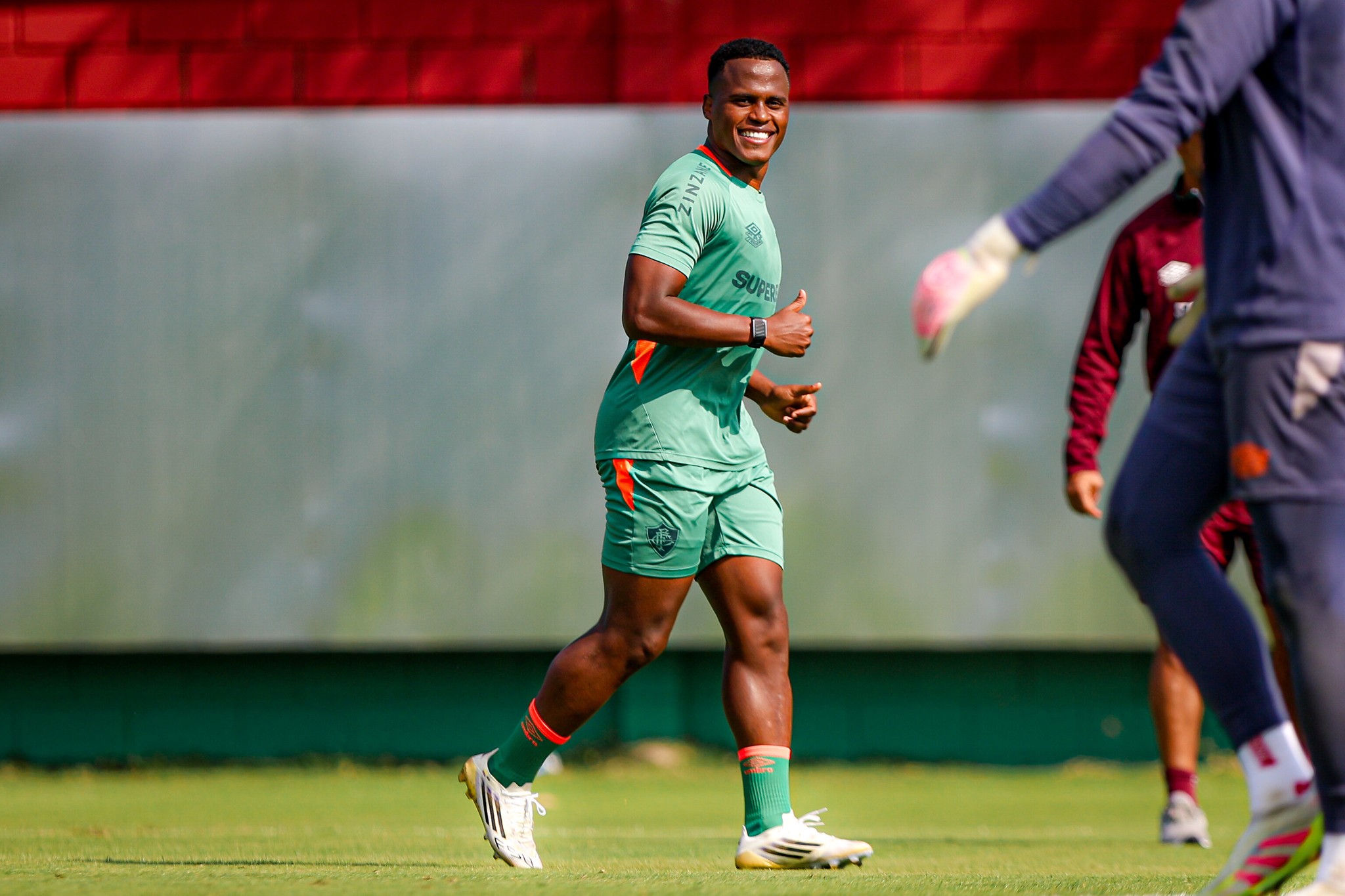 Arias treina normalmente, mas futuro no jogo contra o Cruzeiro é incerto Foto: Reprodução