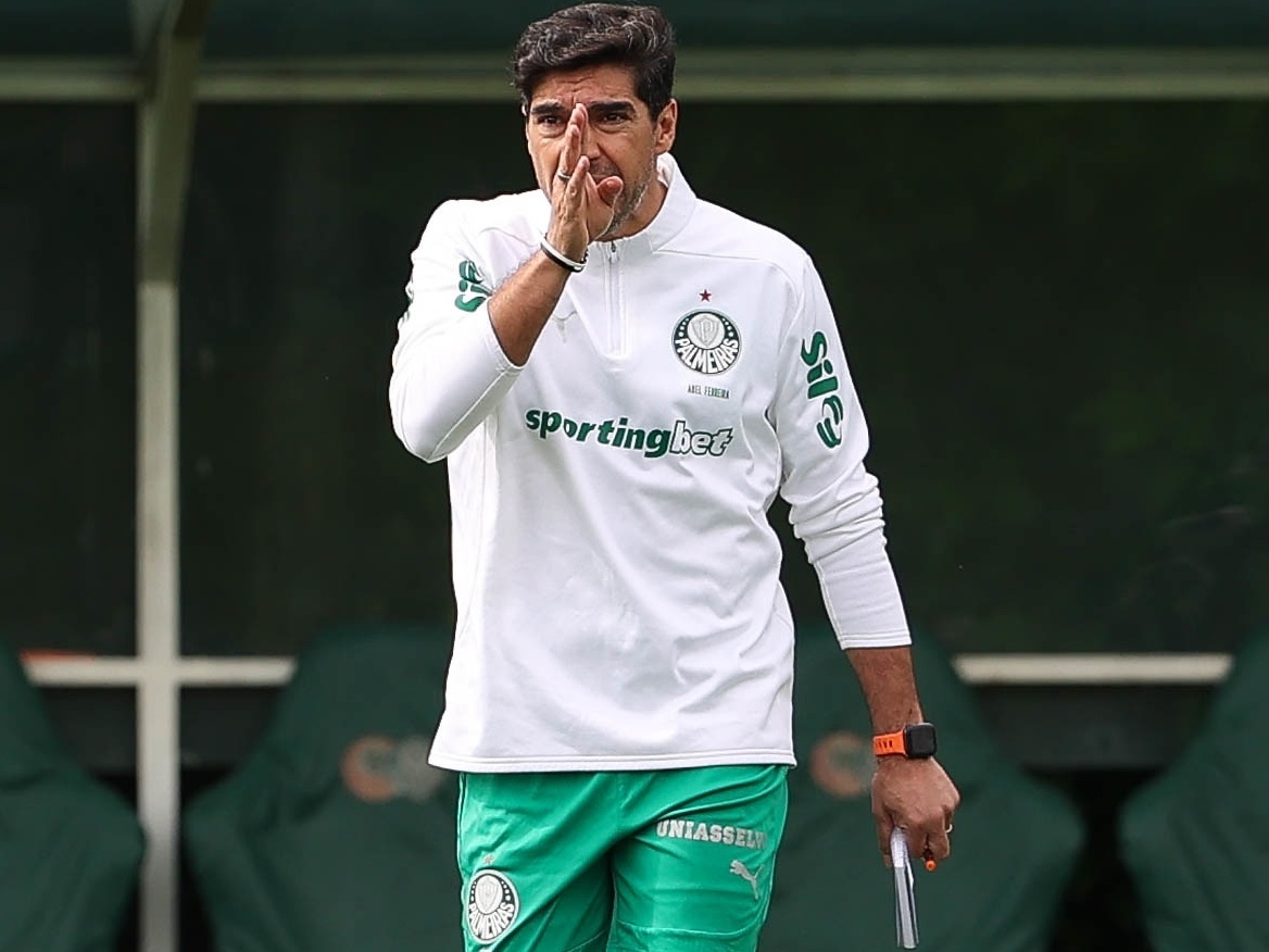 Palmeiras inicia retorno ao Brasileirão com incertezas e possíveis saídas de jogadores Abel Ferreira, do Palmeiras, em treino na Academia de Futebol (Foto: Cesar Greco/Palmeiras/by Canon)