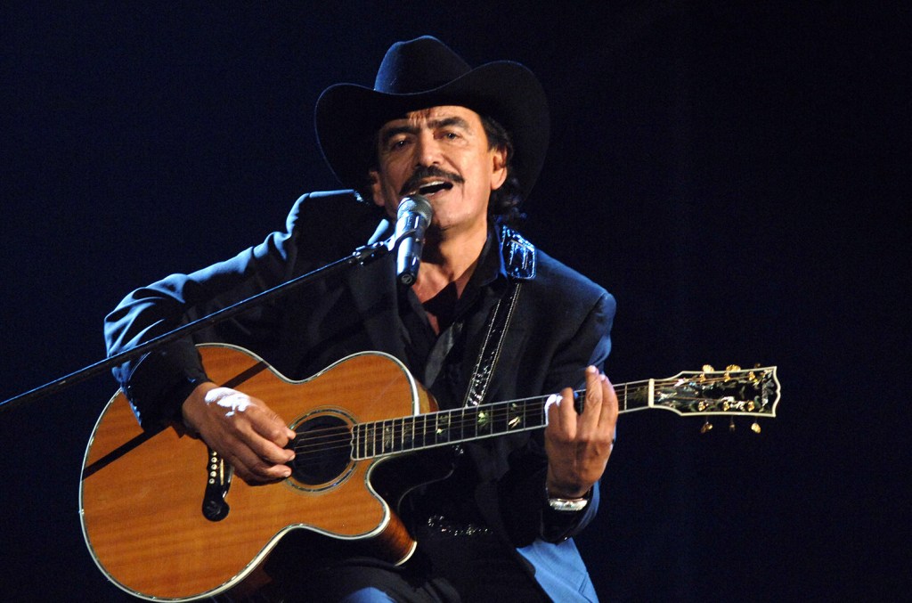 Joan Sebastian: relembre os 10 sucessos latinos que marcaram sua trajetória musical Hits duradouros de Joan Sebastian, de "Secreto de Amor" a "Tatuajes", uma década após seu falecimento. (Foto: Reprodução)