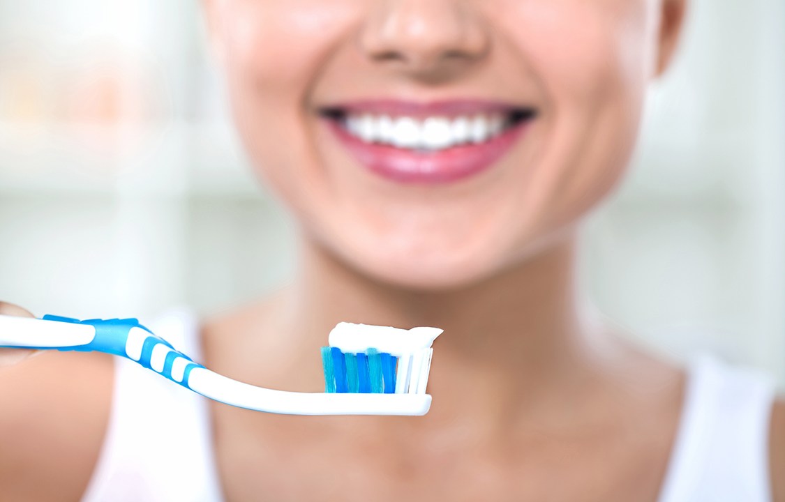 Especialistas apontam hábitos que melhoram ou prejudicam a saúde dos dentes Quantidade ideal de creme dental para adultos é equivalente a uma 'ervilha' (Foto: iStock/Getty Images)
