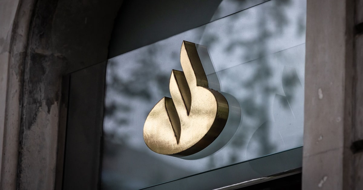 Santander registra lucro recorde global, mas enfrenta encargos de € 467 milhões no Brasil Santander global tem sido negociado na Bolsa de Madri em seu maior patamar em pelo menos 11 anos (Foto: Angel Garcia/Bloomberg)