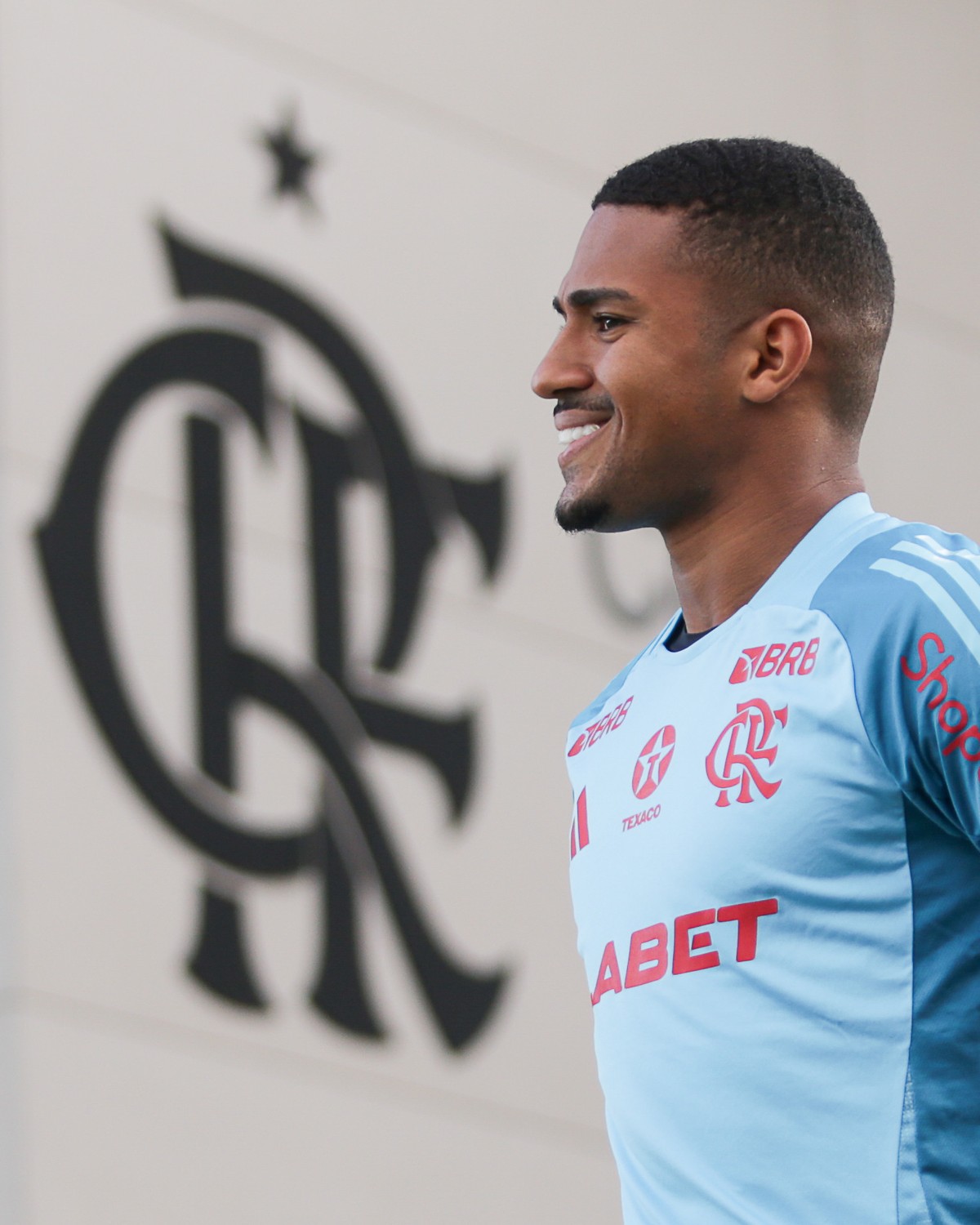 Samuel Lino em seu primeiro treino pelo Flamengo (Foto: Gilvan de Souza/Flamengo)