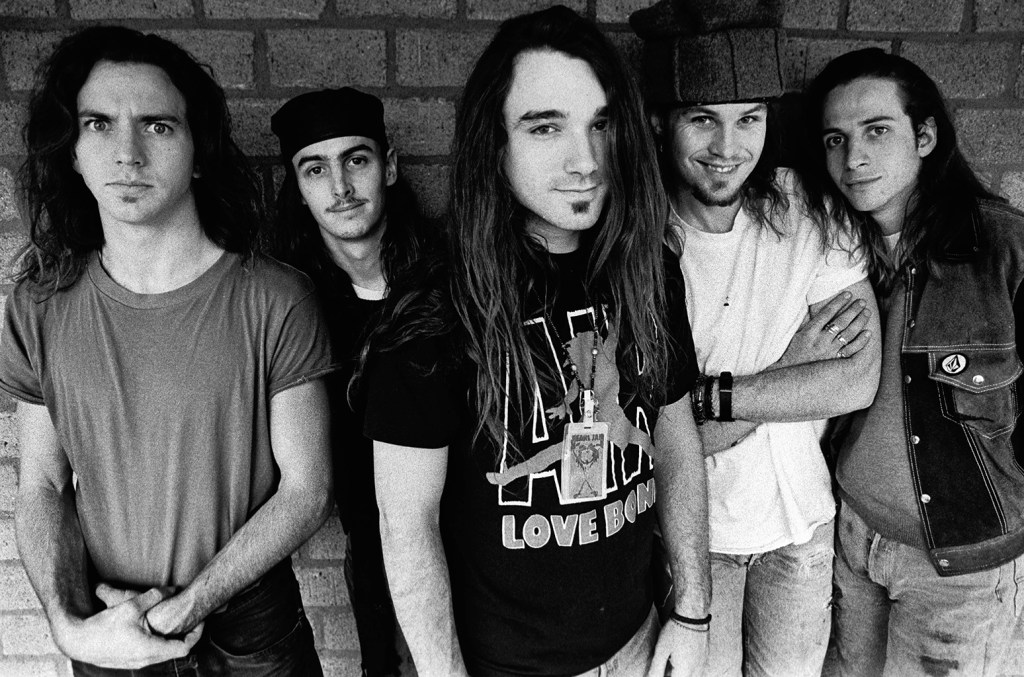 Ex-baterista do Pearl Jam comenta sobre expectativas de reunião da banda Dave Abbruzzese, ex-baterista do Pearl Jam, abordou a especulação dos fãs sobre um possível retorno à banda após a saída de Matt Cameron. (Foto: Reprodução)