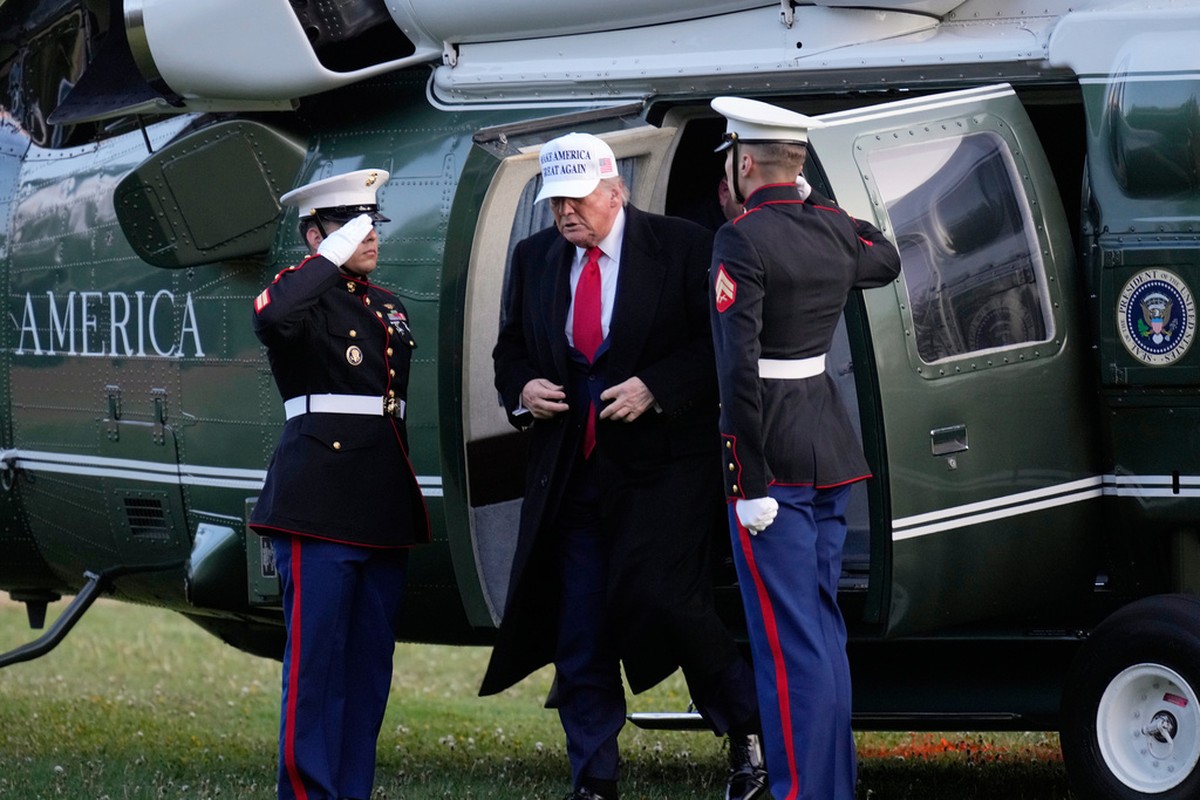 Presidente dos EUA, Donald Trump, chega para a Cúpula do G7 em Kananaskis, Alberta (Foto: Adrian Wyld/The Canadian Press via AP)