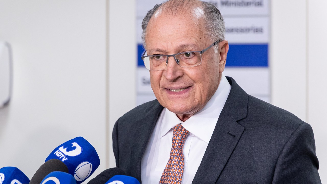 Alckmin destaca conversa produtiva com secretário de comércio dos Estados Unidos Vice-Presidente da República Geraldo Alckmin durante a coletiva de imprensa, no MDIC, em Brasília-DF. (Foto: Júlio César Silva/MDIC/Divulgação)