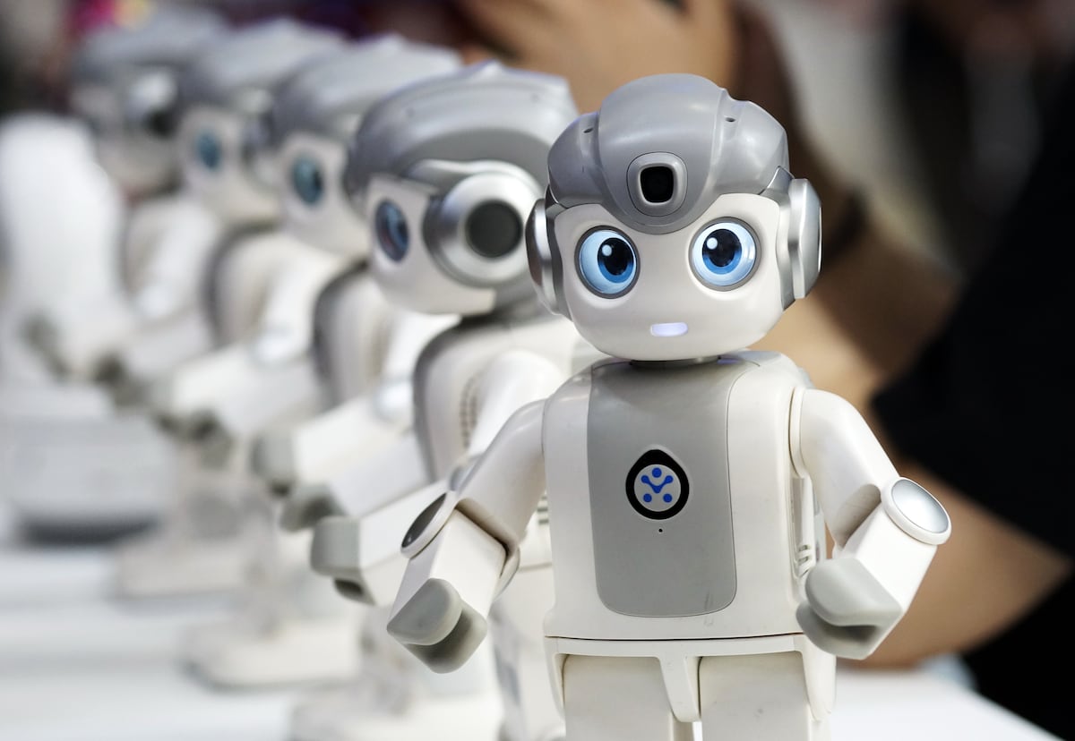 A IA reconhece emoções em imagens, mas não consegue senti-las Robôs domésticos mostrados na Exibição Mundial de Robôs de Pequim. (Foto: Li Xin / Avalon Editorial / ContactoPhoto)