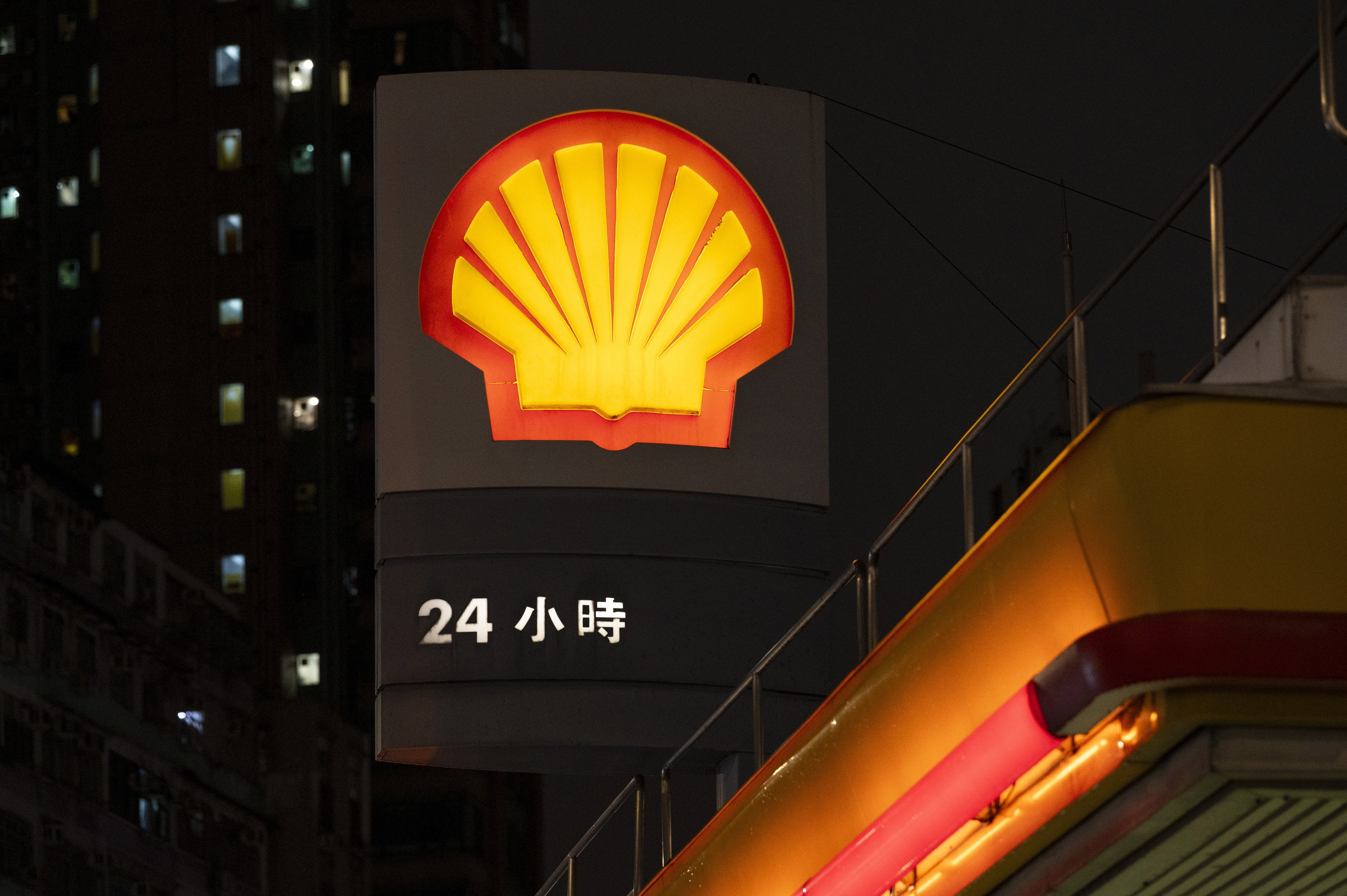 Shell prevê queda nos lucros do segundo trimestre por impacto em gás e químicos Ações da Tesla desabam após Elon Musk anunciar novo partido político nos EUA (Foto: Reprodução)