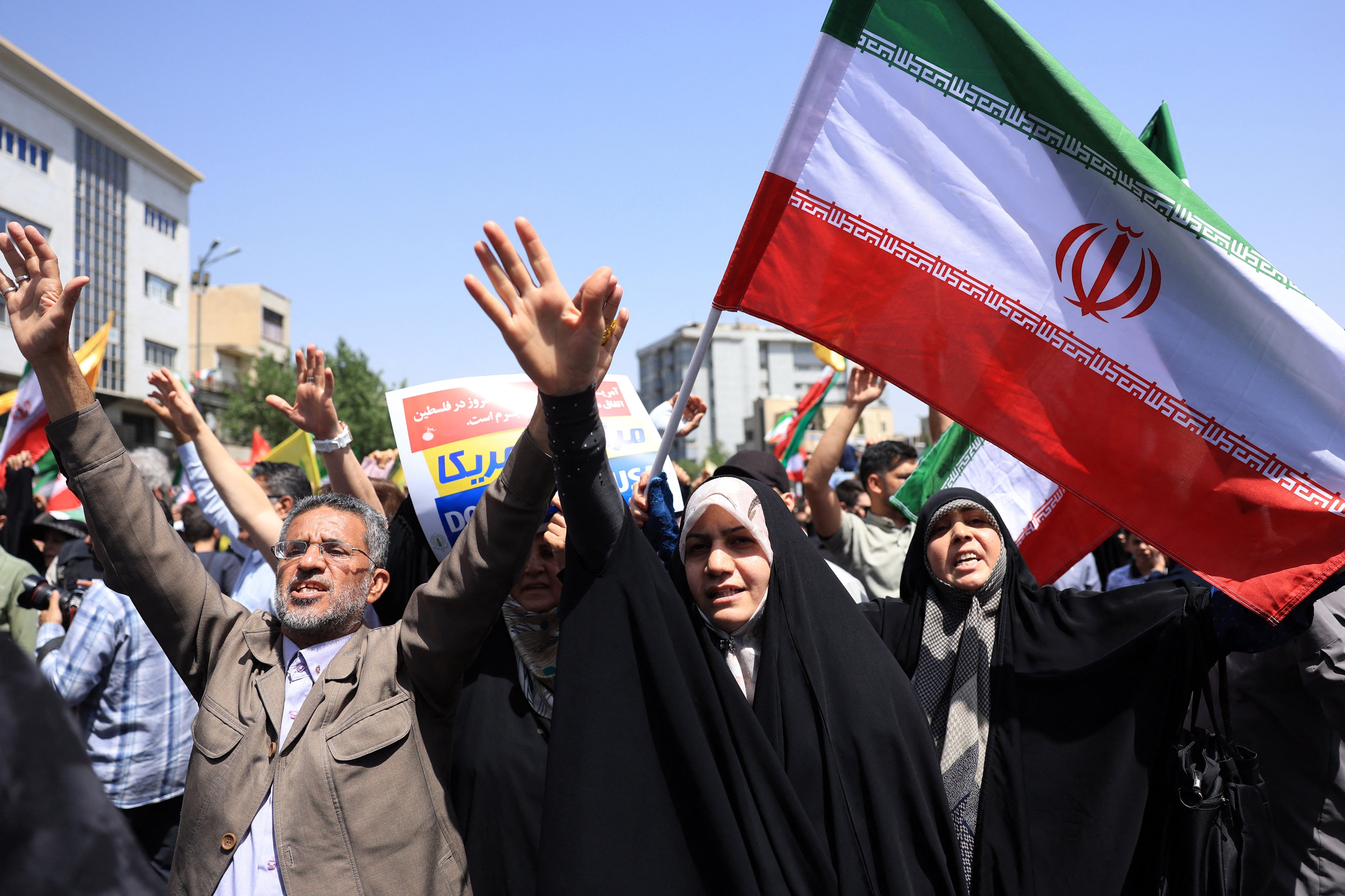 Irã enfrenta crescente isolamento internacional em meio a crise sem precedentes Iranianos protestam contra Israel em Teerã, em 20 de junho (Foto: AFP)