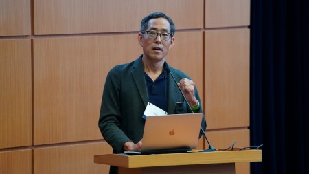 Os Estados Unidos têm 50 estados, mas só seis ou sete deles respondem por metade da pesquisa do país, contextualizou Koizumi (Foto: Phelipe Janning/Agência FAPESP)