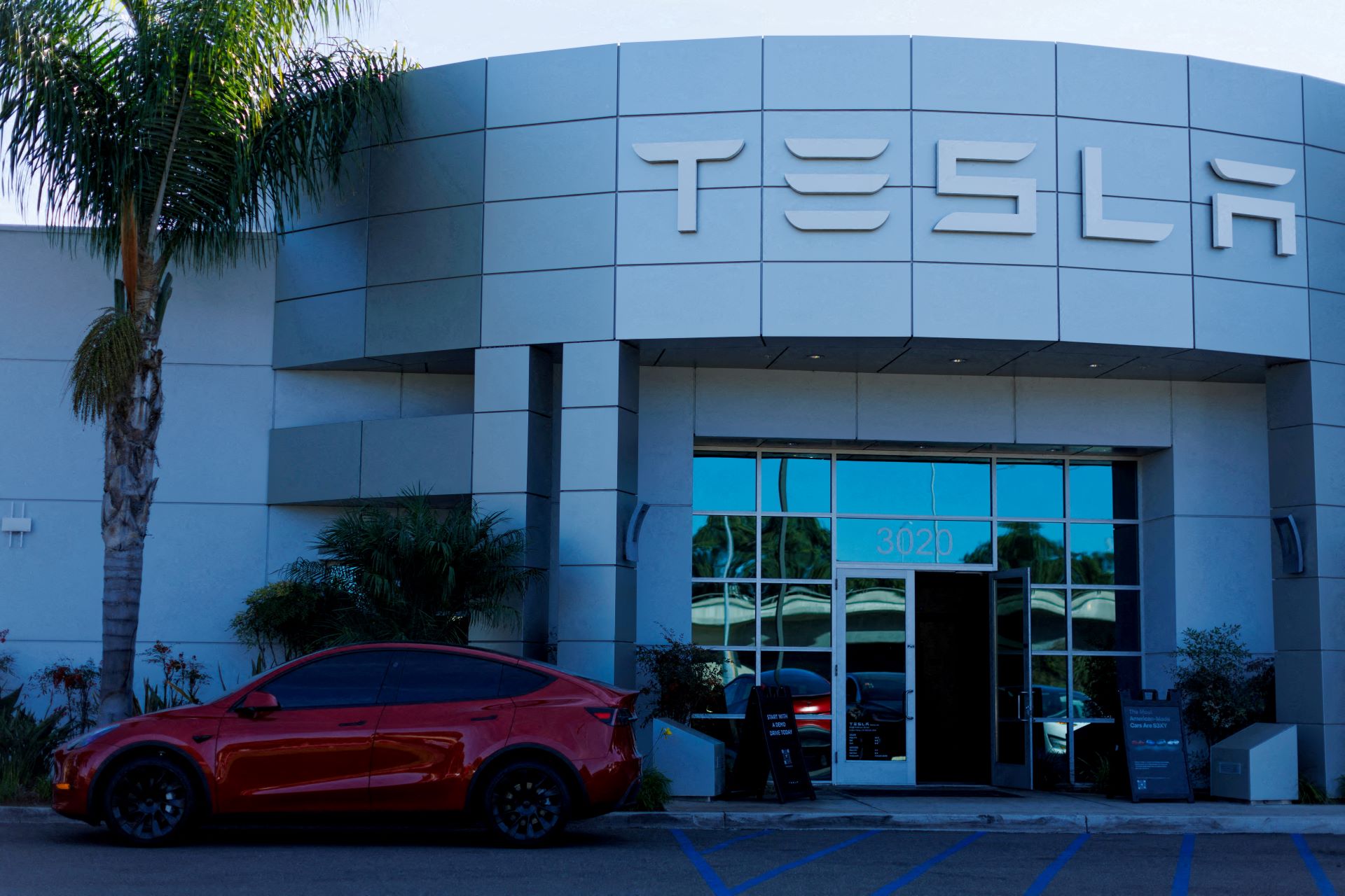 Tesla registra maior queda de receita em uma década e inicia produção de modelo acessível Foto: Reprodução