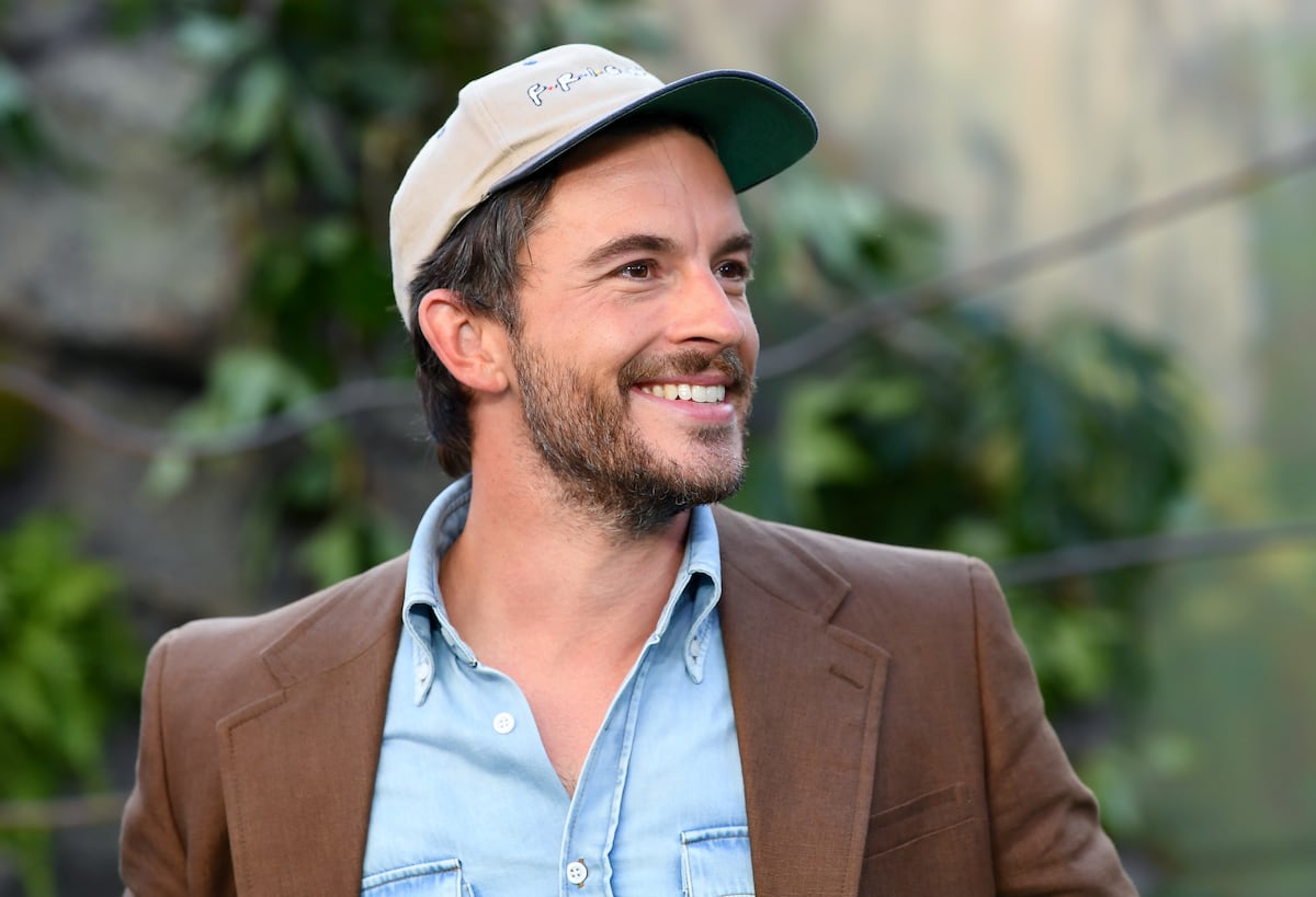 Jonathan Bailey transforma estereótipos de Hollywood com seu talento inovador Jonathan Bailey na estreia de 'Jurassic World: Rebirth' em 17 de junho de 2025, em Londres. (Foto: Joe Maher/Getty Images)