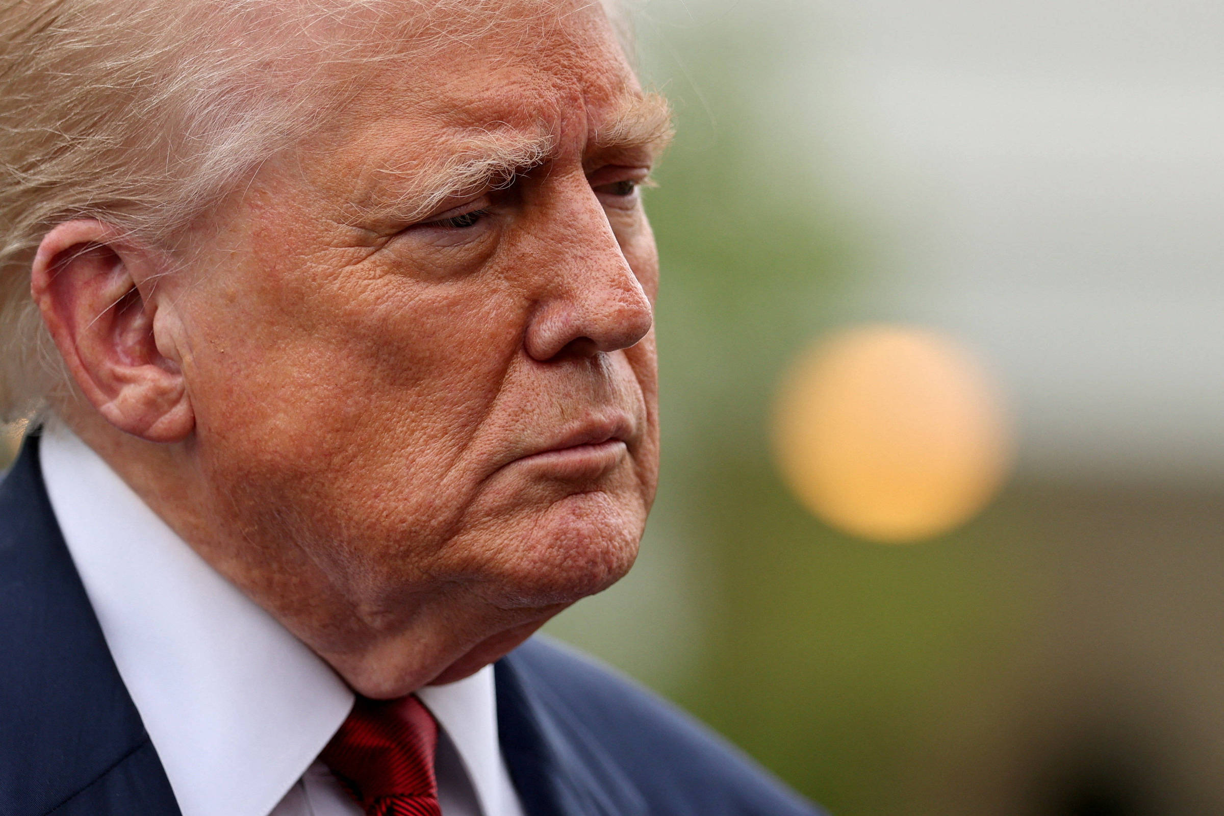 Trump fala com repórteres na Casa Branca (Foto: Jonathan Ernst - 1º.ago.2025/Reuters)
