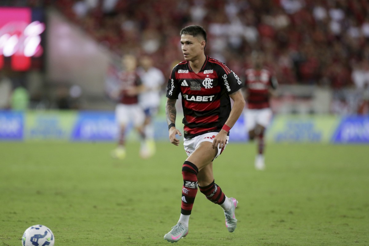 Luiz Araújo retorna aos EUA para brilhar no Mundial de Clubes com o Flamengo Luiz Araújo em ação pelo Flamengo (Foto: Marcelo Theobald/Agência O Globo)