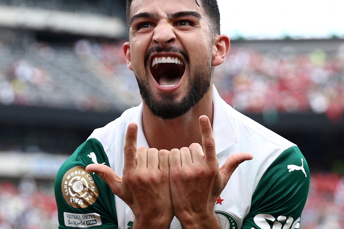 Palmeiras vence no Mundial de Clubes apesar do calor e da ameaça de tempestade Flaco Lopez foi o nome da vitória do Palmeiras (Foto: AFP)
