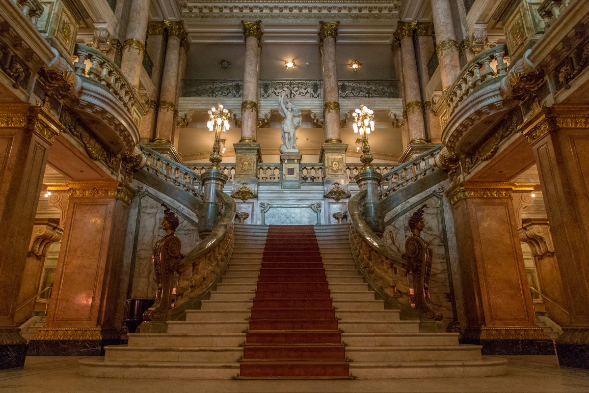 Programação cultural diversificada: Theatro Municipal, Dia do Rock e Baile Charme grátis Escadaria do Theatro Municipal do Rio de Janeiro (Foto: Divulgação/Fred Pontes)