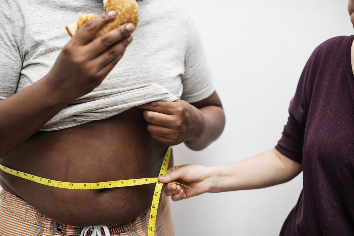 Análise global prevê crescimento do número de casos de obesidade entre jovens (Foto: Freepik)