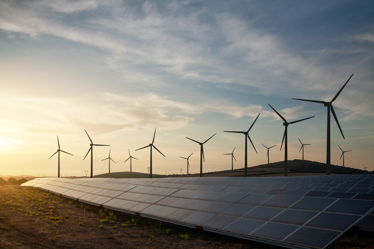 "Marco da energia eólica pode reduzir investimentos em energia solar no Brasil" Usinas solar e eólica (Foto: banco de imagens)