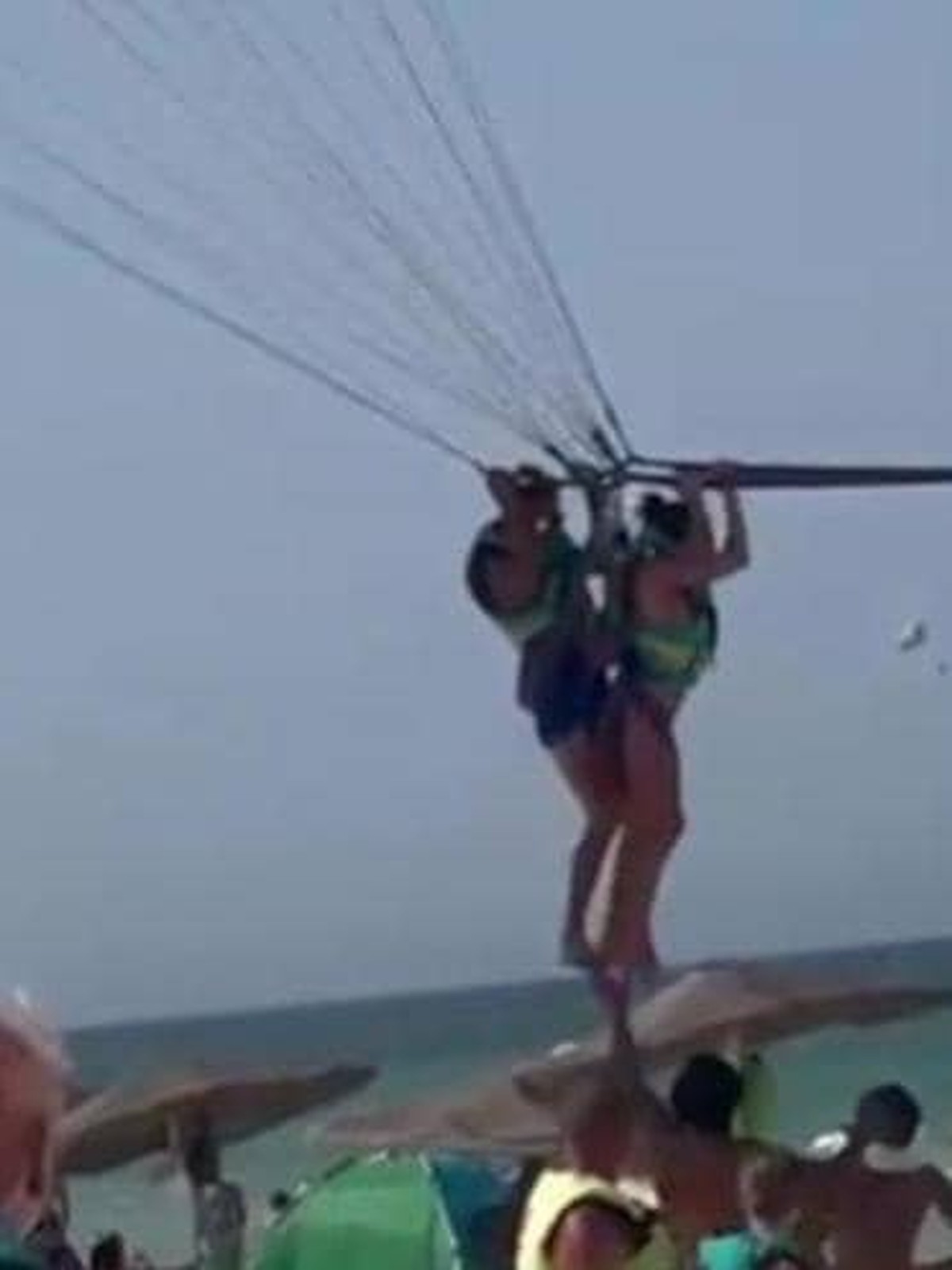 Turista denuncia abuso sexual durante voo de parapente na Tunísia Michelle Wilson denunciou abuso durante voo de parapente (Foto: Reprodução/X)