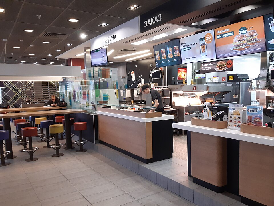 Marca russa lança campanha para barrar retorno do McDonald’s no país Mc Donald's fake: Vkusno i Tochka cresceu 20% em receita no ano passado (Foto: Wikimedia Commons)