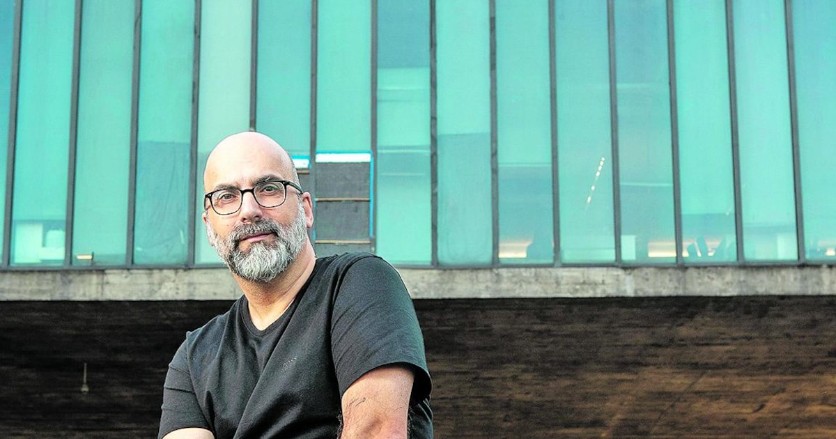 Escritor português Valter Hugo Mae na Avenida Paulista em 2022. (Foto: Daniel Teixeira/Estadão)