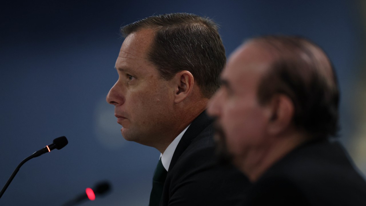 O ex-ajudante de ordens Mauro Cesar Barbosa Cid ao lado do seu advogado, Cezar Bittencourt, durante interrogatório na Primeira Turma do STF (Foto: Gustavo Moreno/STF)