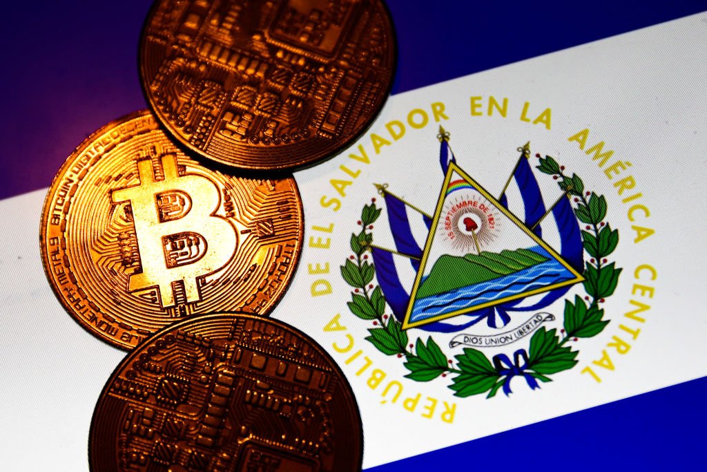 Bitcoin: FMI afirma que El Salvador parou de comprar ativo (Foto: NurPhoto/Getty Images)