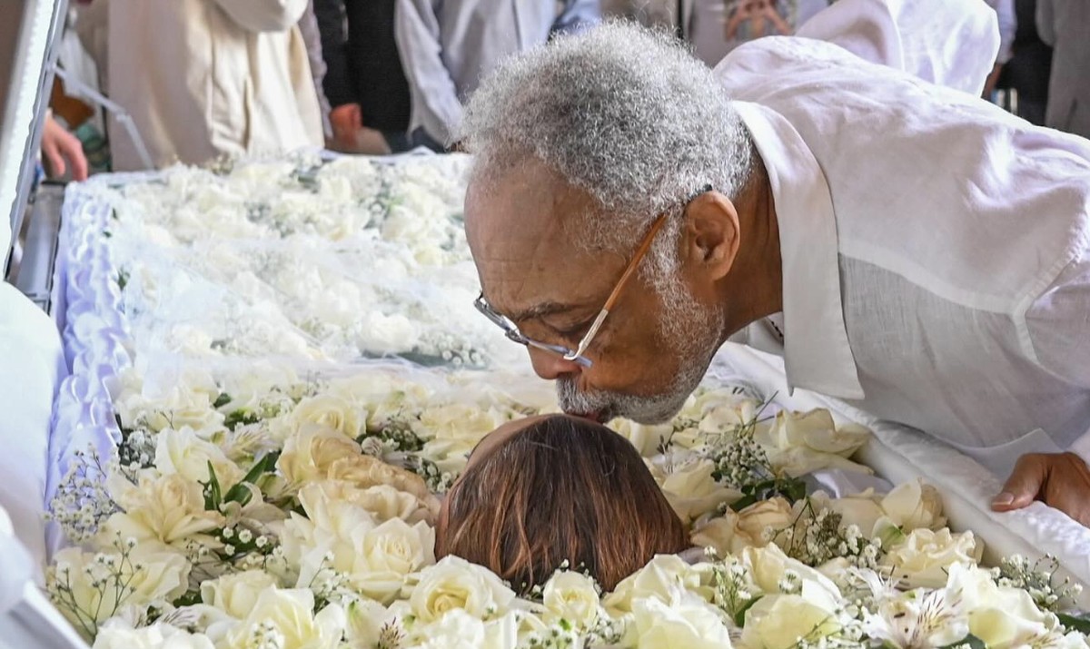 Gilberto Gil cancela show em Belém após a perda de Preta Gil Gilberto Gil, no velório da filha, Preta (Foto: Reprodução do Instagram)