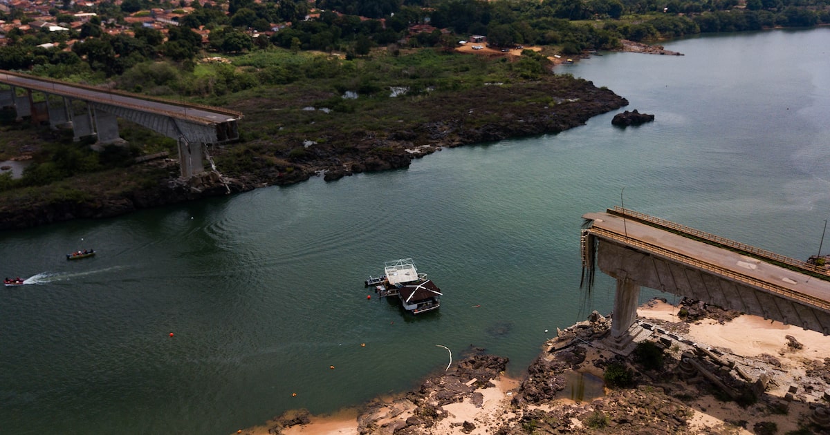 A ponte sobre o Rio Tocantins desabou no dia 22 de dezembro, deixando 14 pessoas mortas e outras 13 desaparecidas até hoje. A estrutura tinha 533 metros de extensão e foi inaugurada em 1961. (Foto: Wilton Junior/Estadão)