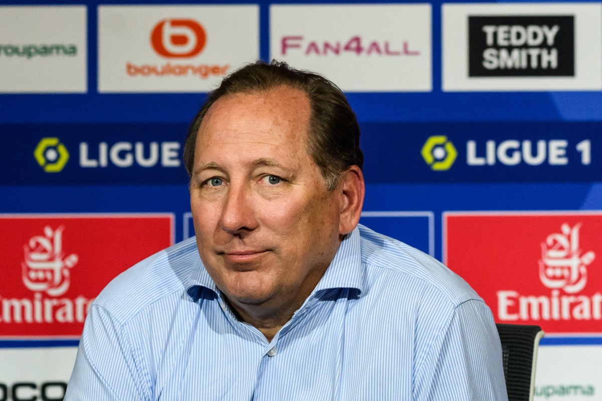 Lyon enfrenta crise após pagamento de salários a jogadores 'fantasmas' e apoio ao Botafogo Rebaixamento de Lyon coloca pressão sobre Textor (Foto: JEFF PACHOUD / AFP)