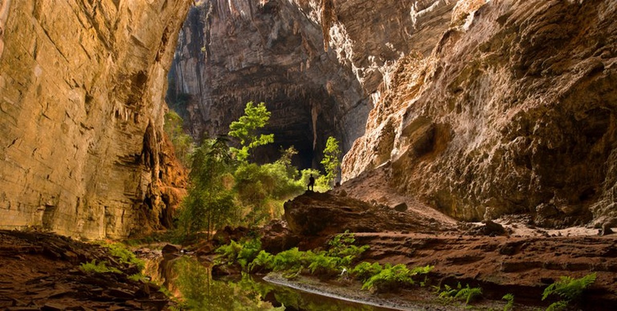 Cânion do Peruaçu é candidato a Patrimônio Natural da Humanidade em Minas Gerais Vista da Gruta do Janelão e a Perna da Bailarina ao fundo, no Cânion do Peruaçu — Foto: Ataliba Coelho / Governo Federal