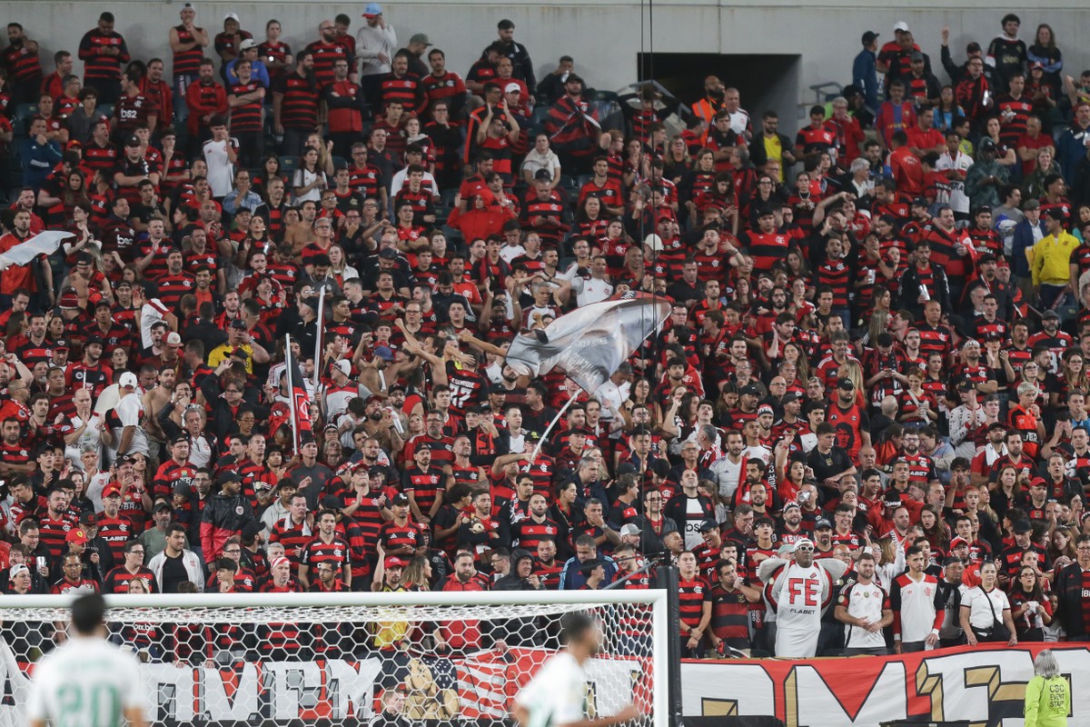 Flamengo solicita que torcida evite sinalizadores após multa por fumaça na estreia Torcida do Flamengo no Mundial de Clubes, na estreia (Foto: Gilvan de Souza/Flamengo)