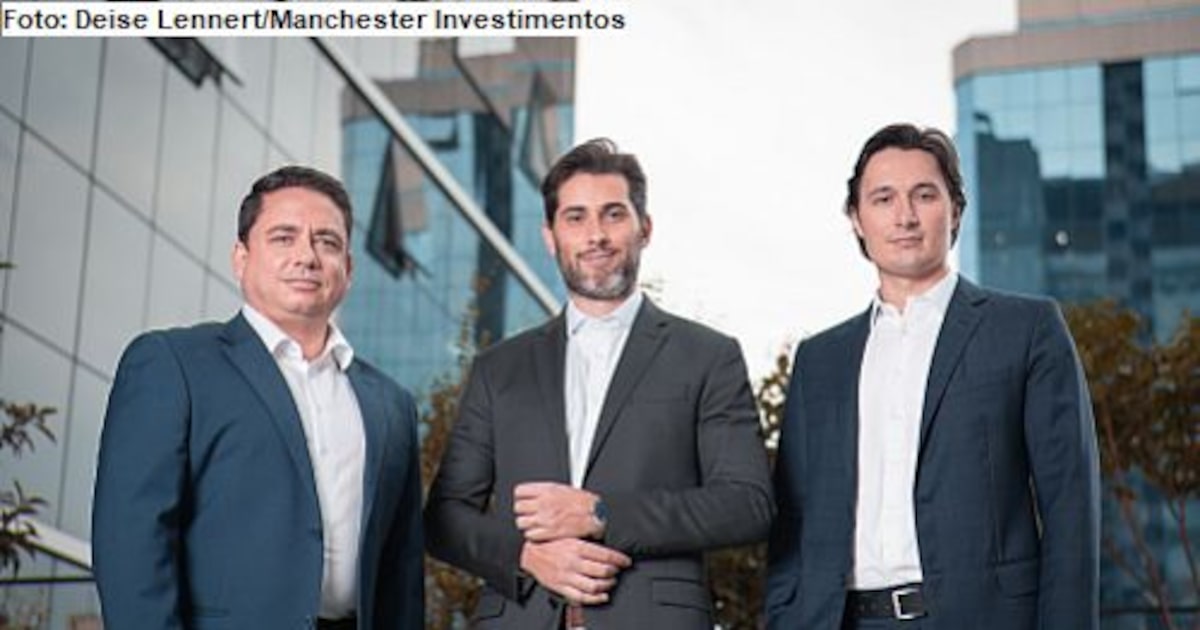 Manchester Investimentos atinge R$ 20 bilhões com foco em planejamento financeiro Lucas Pereira, Eduardo Cubas e Henrique Baggenstoss são sócios da Manchester Investimentos, de Joinville, Santa Catarina (Foto: Divulgação/Manchester)